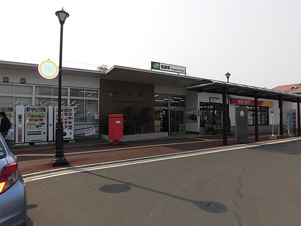 塩釜駅(JR東日本 仙石東北ライン) 塩釜駅まで約750ｍ車約2分。通勤通学も便利な距離です。