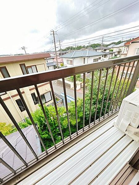 【8/31まで現況販売】バルコニーです。お洗濯ものを干すのに便利です。