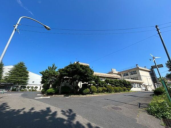 塩竃市立玉川中学校まで徒歩20分。元気に歩いて、毎日の通学で足腰を鍛えることが出来ますね。 1530m