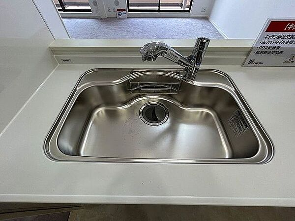 システムキッチンシンクは水栓一体型浄水器付きです