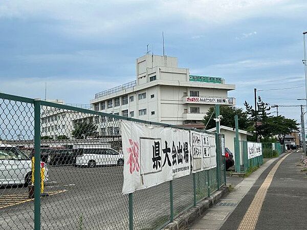 仙台市立六郷中学校 仙台市立六郷小学校まで徒歩10分。元気に歩いて、毎日の通学で足腰を鍛えることが出来ますね。 730m