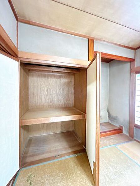 【リフォーム中】1階居室の収納です。クローゼットに変更し、枕棚とパイプを設置いたします。