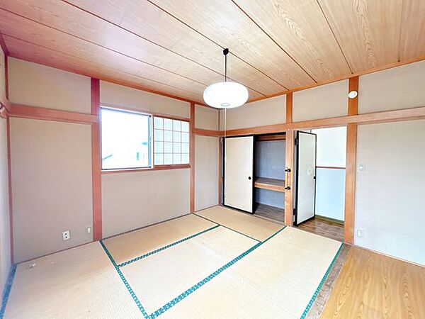 【リフォーム中】2階8畳和室です。畳は表替え、ふすま障子は張り替えます。押入れがあるので、お布団も収納できます。