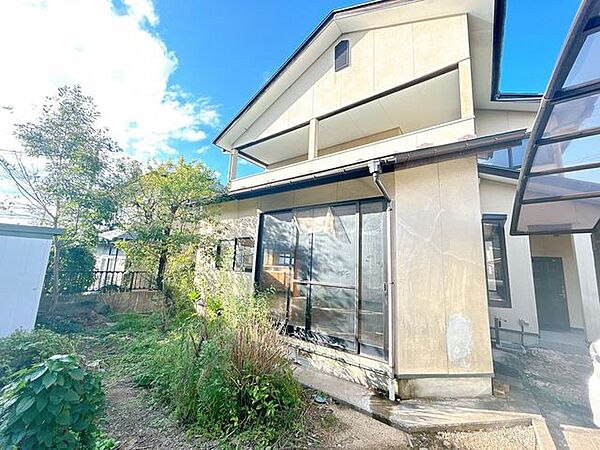 【9/28まで現況販売】外観です。駐車は並列で2台可能です。