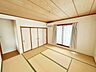 和室：【リフォーム中】2階和室です。クリーニングを行います。大きな押し入れがあるので、来客用の布団までしっかり収納できてとても便利です。
