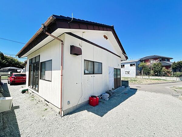 【リフォーム完了】駐車場です。拡張を行い3台駐車可能です。ご夫婦のお車だけではなく将来お子様のお車や御来客用にもう一台駐車できるので便利ですね。