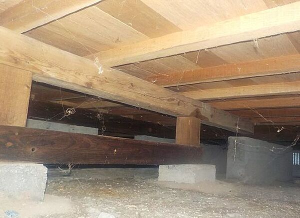 中古住宅の3大リスクである、雨漏り、主要構造部分の欠陥や腐食、給排水管の漏水や故障を2年間保証します。その前提で床下まで確認の上でリフォームし、シロアリの被害調査と防除工事もおこないます。
