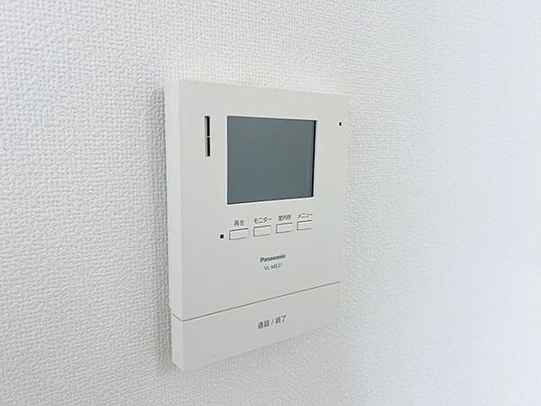 【リフォーム完了】インターホンはカラーテレビタイプに新品交換しました。録画機能も付いているので防犯対策としても安心できますよ。