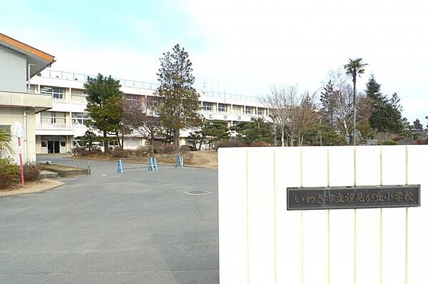 【周辺環境】汐見が丘小学校まで1700ｍ。（徒歩21分）。友達と一緒ならあっという間に学校についてしまいます。登下校時間も大切な思い出の1コマになります。