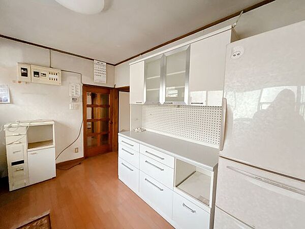 【リフォーム中】こちらのお部屋はキッチンから居室にリフォームいたします。1帖分のクローゼット設置も行いますので、部屋を広く使うことができますね。
