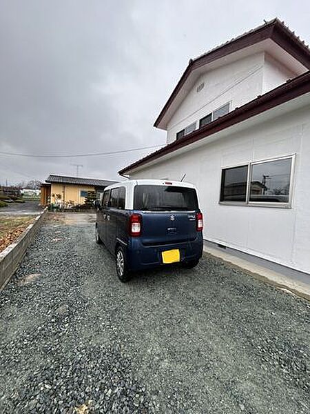 【リフォーム完了】外観別角度です。外壁塗装と屋根の一部カバー工事、駐車場拡張を行いました。