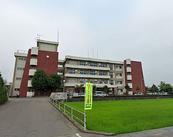 【周辺環境】野田中学校まで1800ｍです。お友達とお話ししながらの通学ならあっという間に着いてしまいますね。