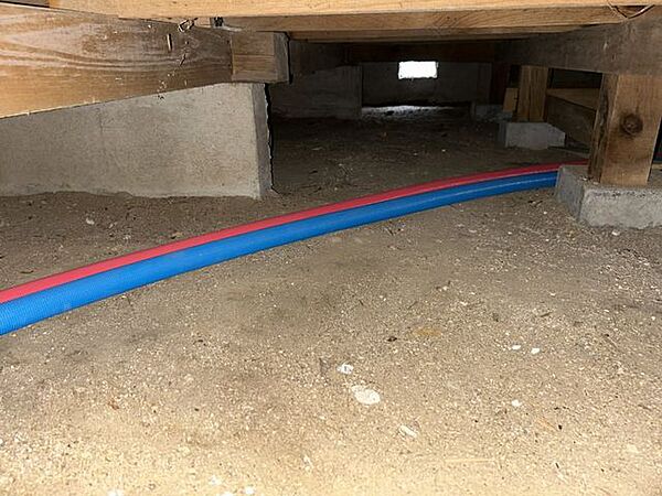 中古住宅の3大リスクである、雨漏り、主要構造部分の欠陥や腐食、給排水管の漏水や故障を2年間保証します。その前提で床下まで確認の上でリフォームし、シロアリの被害調査と防除工事もおこないます。