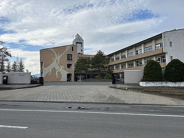 【周辺環境】桃陵中学校まで約800ｍ(徒歩約10分)です。
