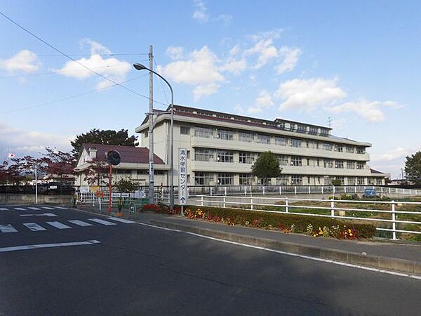 【周辺環境】御山小学校まで約700ｍ(徒歩9分)です。