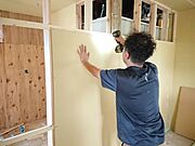 ベテランの職人さんが住むお客様のためを思って丁寧に住宅を仕上げていきます。