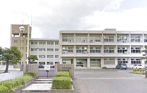 福島市立信夫中学校まで3.8ｋｍ（車7分）です。 3800m