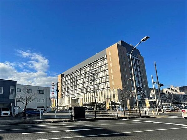 福島市役所まで9.2ｋｍ（車22分）です。 9200m