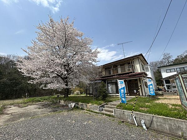 detached 福島県須賀川市松塚字北山54-14
地図を見る