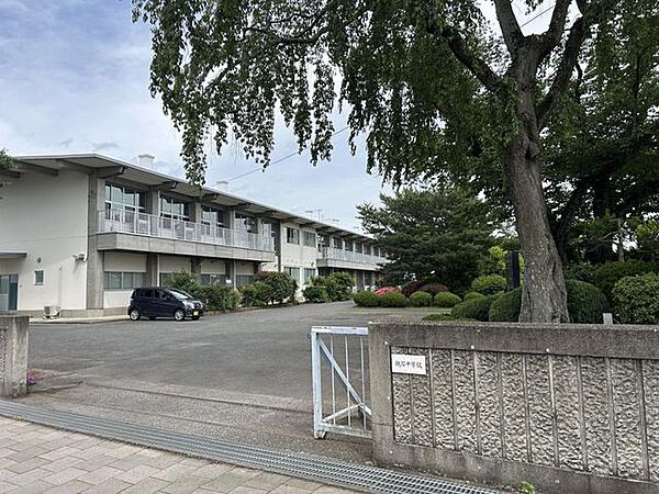 【周辺環境】鏡石町立鏡石中学校まで1700ｍ（徒歩25分）です。