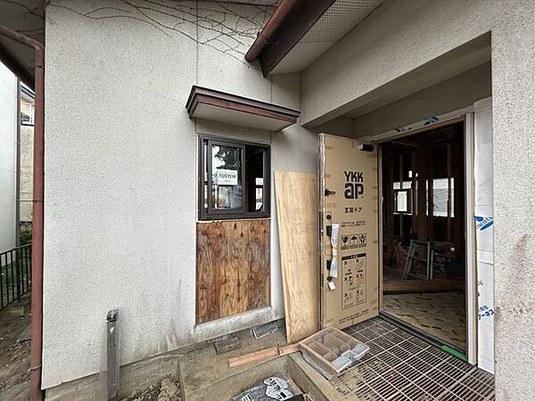 【リフォーム予定/外観】これから外壁塗装、駐車拡張工事等を行う予定です。外壁もサイディング張り（一部塗装）を行いますので見た目の印象もガラッと変わります。駐車場も拡張して合計4台停められるようになり…