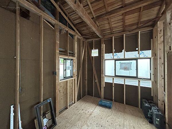 【リフォーム予定/洋室約7帖】壁天井クロス張替え、床建具交換、耐震補強工事、窓サッシ交換等を行う予定です。約1帖分の収納もありますので整理整頓もしやすいですね。
