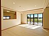 リビング/ダイニング：【リフォーム済/室内】和室は間取り変更を行いLDKに変更しました。。日当たりの良いリビングの掃き出し窓から広々とした景色を見ながらくつろいでください。