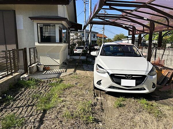【リフォーム中/庭】これから駐車場拡張工事を行い合計3台以上駐車可能になります。