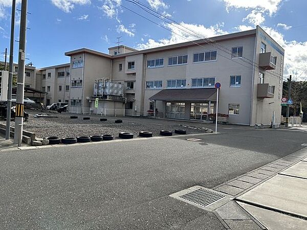 郡山市立安積第一小学校 【周辺写真】安積第一小学校まで約240ｍ（徒歩3分）