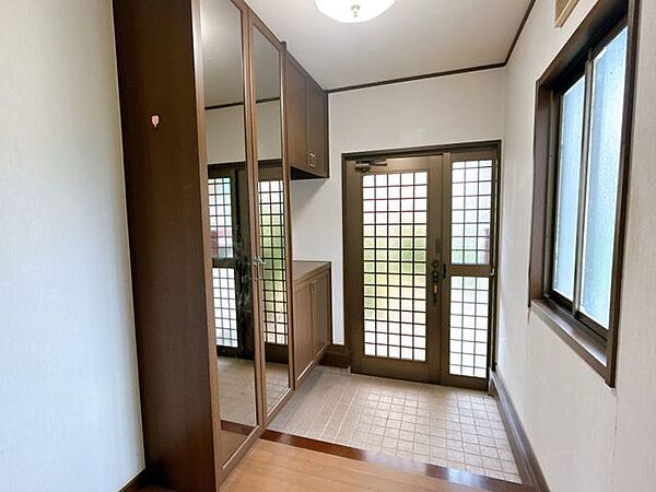 玄関を拡大表示