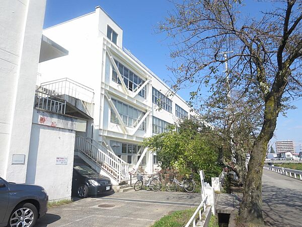 detached 福島県会津若松市幕内東町10-8
地図を見る