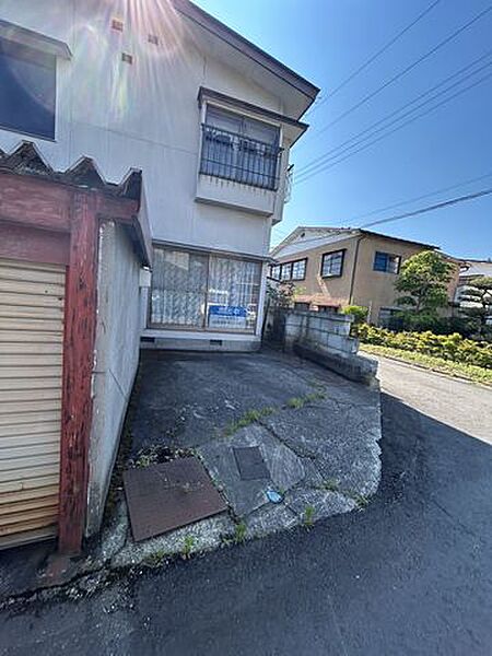 【リフォーム中】駐車場駐車スぺース拡張工事中お友達が遊びに来ても敷地内に車を停めておけるので安心して過ごせそうですね。