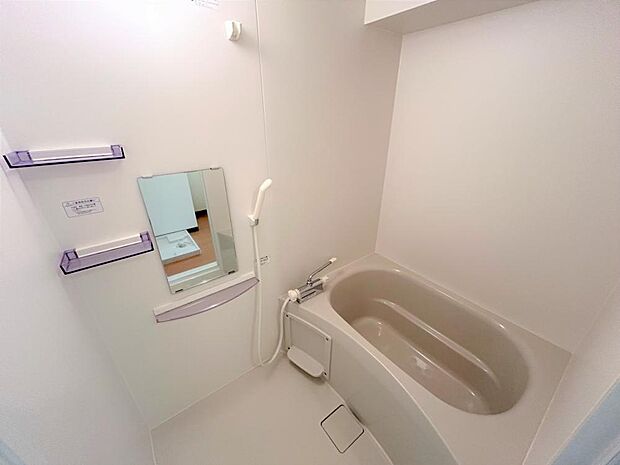浴室です。前所有者が2018年に新品交換しました。