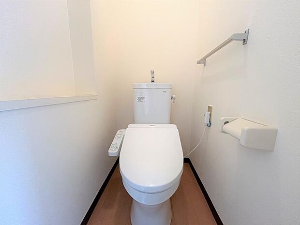 トイレです。前所有者が2018年に新品交換しました。