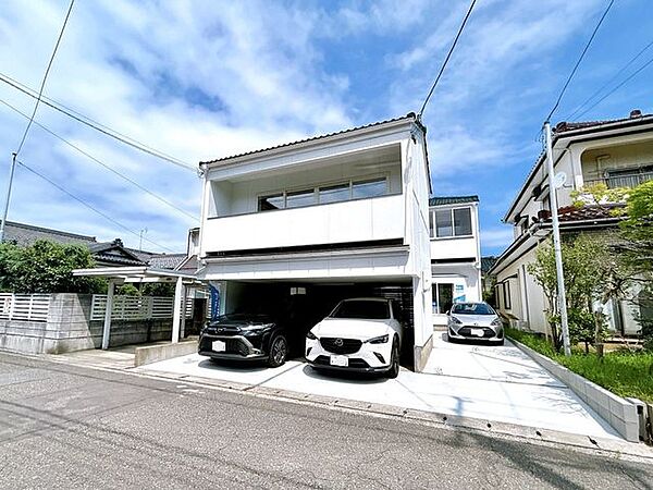 駐車拡張工事を行っております。