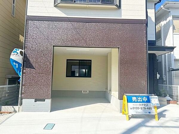 【リフォーム済】インナーガレージを作成しました。中にはタイヤ置場もございます。
