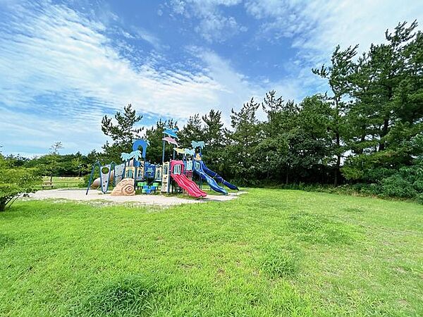 山の下海浜公園まで約220ｍ（徒歩3分）