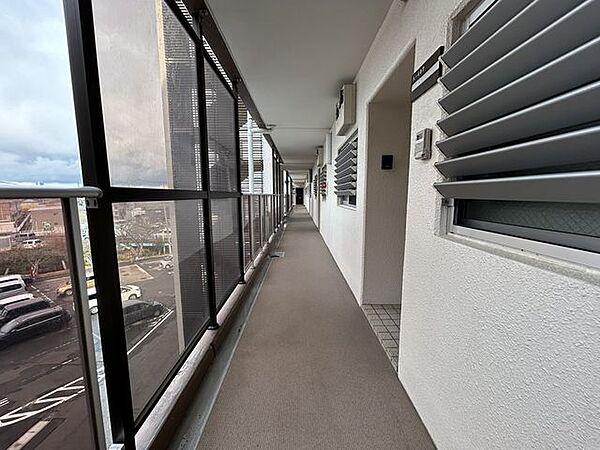 キューピット南紫竹店 【共用部】お部屋までの廊下です。 450m
