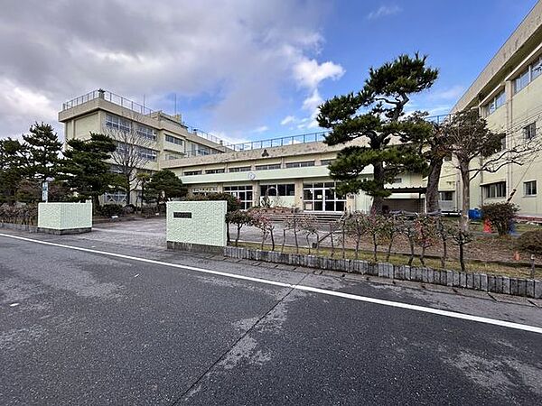 新潟市立石山 石山中学校まで約1000ｍ 1080m