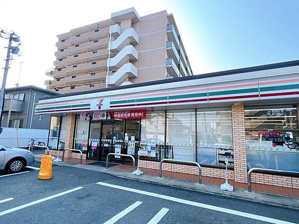 セブンイレブン　新潟上大川前4番町店 【周辺施設】セブンイレブン新潟上大川前通4番町店様まで約250ｍ（徒歩約3分）です。コンビニは今の時代日常生活に欠かせない存在となっていますが、徒歩3分以内の距…