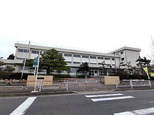 新潟市立南中野山小学校 徒歩19分。 1460m