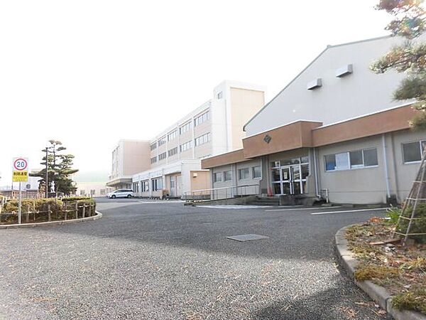 新潟市立小須戸中学校 徒歩8分。 600m