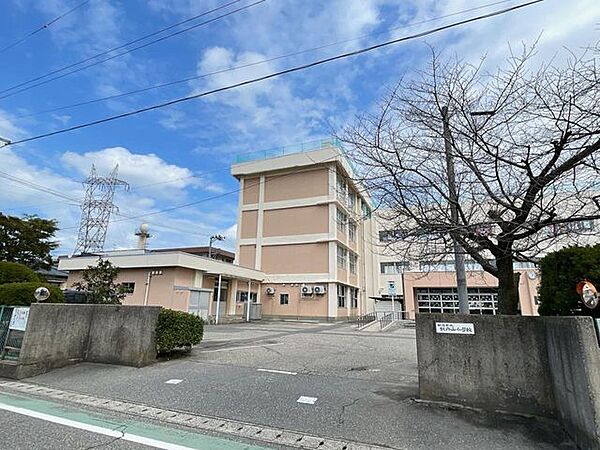 新潟市立牡丹山小学校まで約400ｍ(徒歩約5分)です。