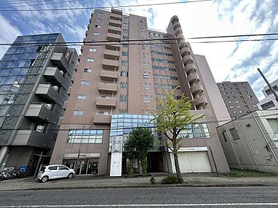 外観:価格には消費税、リフォーム費用を含みます。リフォーム中でもご案内可能。内覧希望の方はお電話ください。 外観:価格には消費税、リフォーム費用を含みます。リフォーム中でもご案内可能。内覧希望の方はお電話ください。