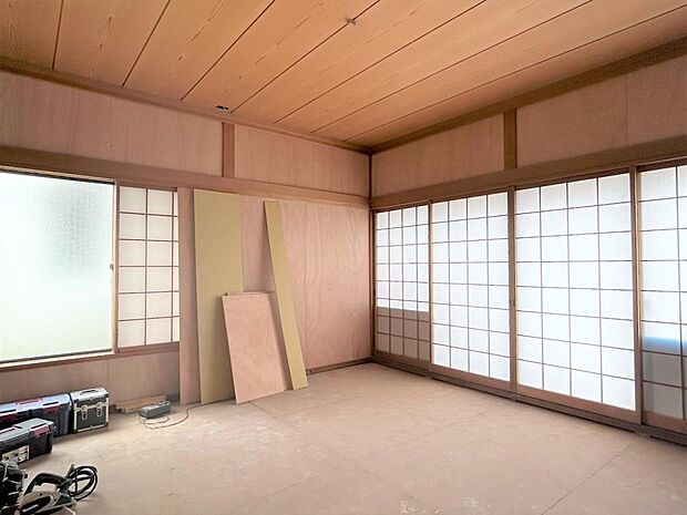【リフォーム中】1階和室は畳表替え障子襖貼替、照明交換を行います。