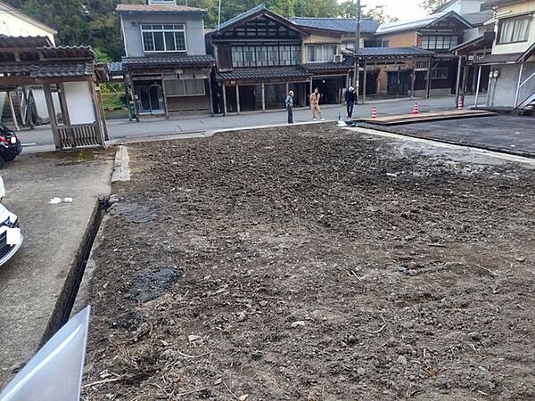 別確度からの敷地裏側外観写真です。