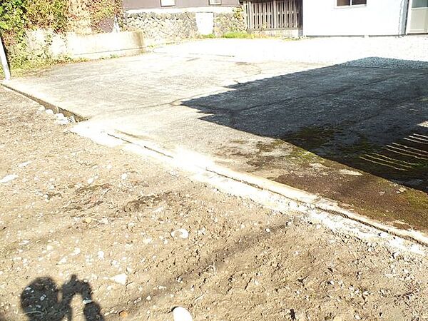 隣地との間に水路がありますよ