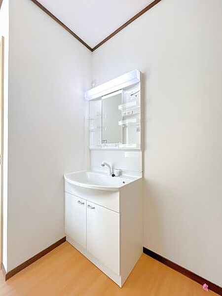 【リフォーム済】3階洗面です。トイレ横に洗面台があると便利ですよね。