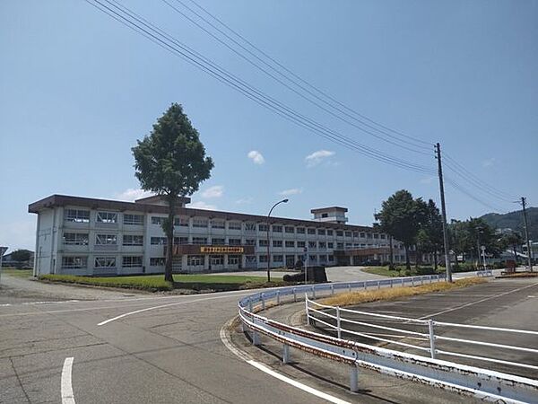 【周辺環境】大和中学校まで徒歩約23分(約1800ｍ)です。