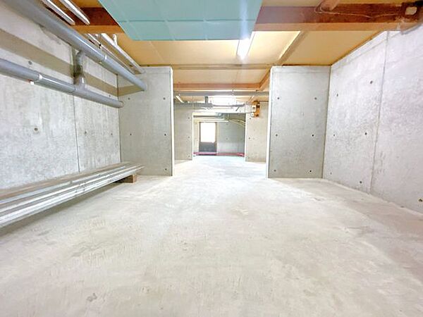 中古住宅の3大リスクである、雨漏り、主要構造部分の欠陥や腐食、給排水管の漏水や故障の点検、シロアリの被害調査と防除工事もおこないます。